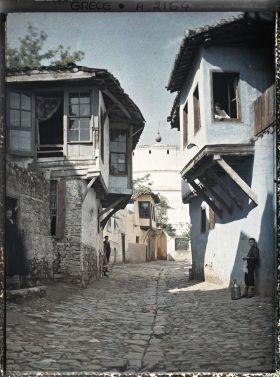 Image représentant Rue avec la rotonde Saint-Georges dans le fond