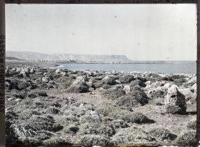 Image représentant Un village côtier (Enfé ou Chekka)