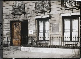 Image représentant Abri au 4 rond-point des Champs-Elysées, magasin de robes et manteaux Parry