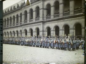 Image représentant Cérémonie de remise des drapeaux des régiments dissous aux Invalides