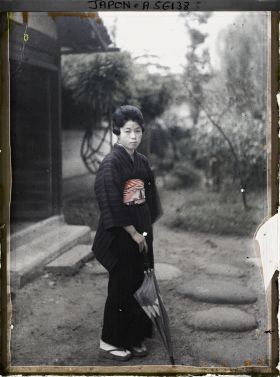 Image représentant Jeune villageoise en kimono