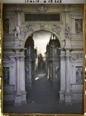 Image représentant Mur de scène du théâtre Olympique