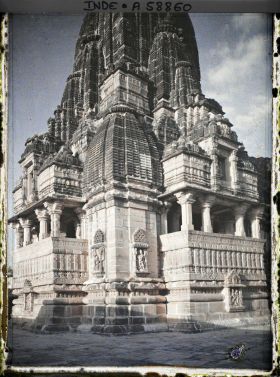 Image représentant Vue partielle du grand Shikhara du temple hindouiste de Vrij ou Khumba Shyam