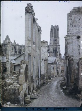 Image représentant France, Reims, Rue de la clef et tour nord de la Cathédrale