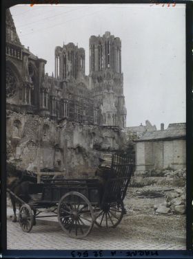 Image représentant France, Reims, Tours de la Cathédrale, vue prise de la rue de l'Evêché