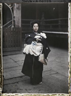 Image représentant Cérémonie du renouvellement du Hatsu-miya-mairi pour les un an de l'enfant au sanctuaire Yasaka-jinja (appelé également Gion-jinja) ?