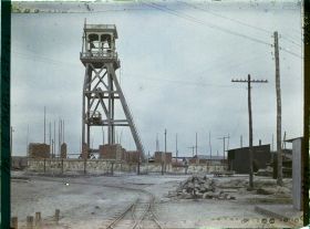 Image représentant France, Lens, Mines de Lens , puits n° 2 , Chevalet de fosse en Construction