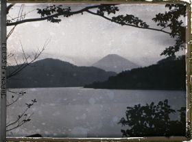 Image représentant Le lac Ashinoko et le Mont Fuji au loin