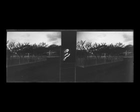 Image représentant Les abords de l'ancien palais de la reine ou d'un cimetière?