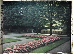 Image représentant Partie sud-est du jardin français, côté jardin anglais