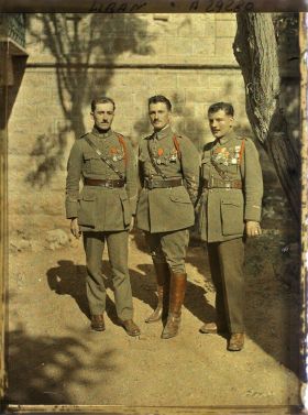 Image représentant Trois officiers français