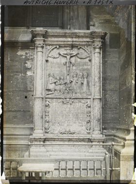 Image représentant Autriche Hongrie, Vienne, Sta Stefanskirche : monument avec Calvaire s/ le côté de l'Eglise à l'extérieur