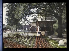 Image représentant L'Exposition Coloniale Internationale de 1931, vue en direction des pavillons du Laos, section de l'Indochine