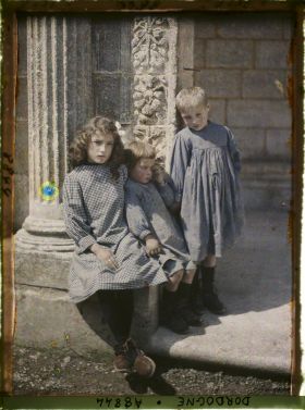 Image représentant France, Brantôme, La soeur et ses 2 frères enfants de Brantôme