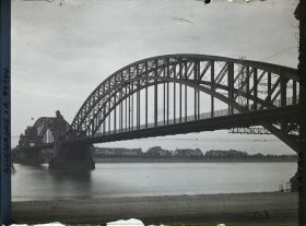 Image représentant Allemagne, Düsseldorf, Un Ensemble du Gd Pont