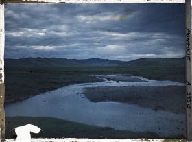 Image représentant Un cours d'eau dans la steppe