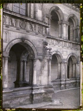 Image représentant Détail de la façade de la Maison dite d'Henri II