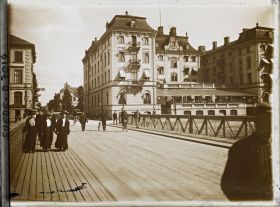 Image représentant Scène de rue au niveau d'un pont