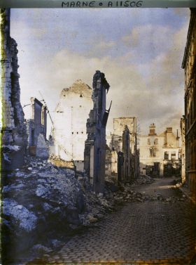 Image représentant Ruines, rue de l'Isle au coucher du soleil