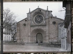 Image représentant Espagne, Avila, Façade romane de S. Pedro (grès rouge et granite gris)