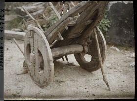 Image représentant Espagne, de Santiago à Padron, Fijo, Le Carro-ancien avec les roues et l'essieu