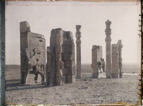 Image représentant Ensemble de la porte de Xerxès ou porte de toutes les Nations, le soir