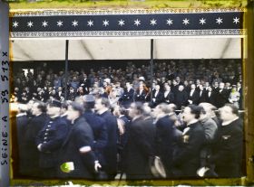 Image représentant Les obsèques du maréchal Foch, la tribune des personnalités officielles place des Invalides