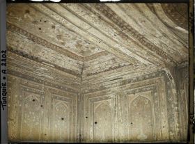 Image représentant Panneaux de bois peint du " kiosque de Koprülu " sur la rive du Bosphore