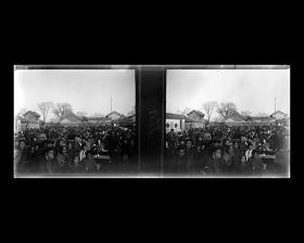 Image représentant Les visiteurs d'une foire monastique (miaohui) devant Tudici ("temple des Divinités du Sol")