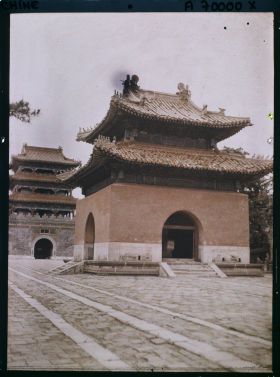 Image représentant Zhaoling (" tombeau Lumineux "), appelé aussi Beiling (" tombeau du Nord ")