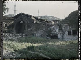 Image représentant L'ancien bazar devant les minarets de l'Ulu Camii (la grande Mosquée)