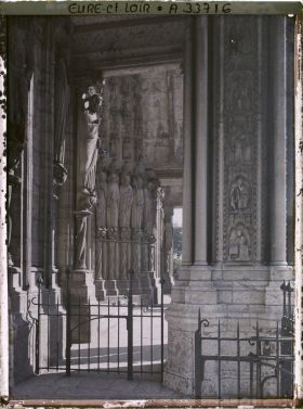Image représentant Détail du porche sud de la cathédrale Notre-Dame