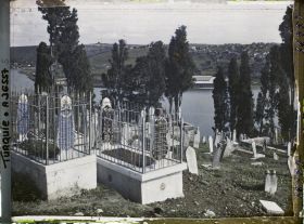 Image représentant Turquie, Constantinople- Eyoub, Petit Village d'Eyoub Cimetière d'Eyoub  pierres tombales peintes