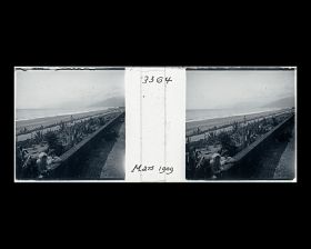 Image représentant Une plage de la côte ligure vue depuis le train