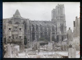 Image représentant France, Reims, Côté nord de la Cathédrale pris de la rue Carnot