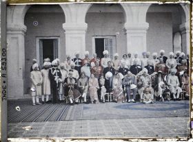 Image représentant Portait de groupe lors du jubilé célébrant les cinquante ans de règne du maharajah Jagatjit Singh - Première partie des festivités, réservée aux officiels britanniques et aux autres invités européens