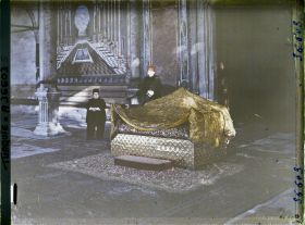 Image représentant Turquie, Constantinople , Fête de l'investiture du Calife, Palais de Top Kapou - Le Chef des Eunuques blancs et le trône du Sultan Selim 1er