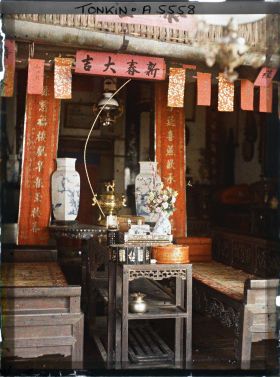 Image représentant L'intérieur d'une maison aisée au moment de la fête du Têt