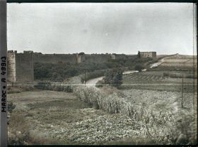 Image représentant Un aperçu des remparts à la sortie de la ville