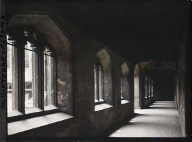 Image représentant Une allée du cloître du Magdalen College