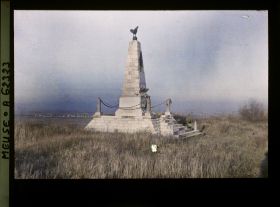 Image représentant Meuse, Les Eparges, La Crête des Eparges. La Monument du point X