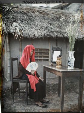 Image représentant Une prêtresse du culte des Trois Mondes