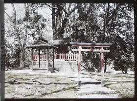 Image représentant Le palais impérial Sento (Sento-gosho) : le sanctuaire shintô Kakinomoto