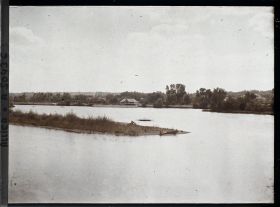 Image représentant Les bords de l'Allier vus vers l'amont