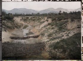 Image représentant Un petit cours d'eau avec installation de pêche