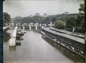 Image représentant Le barrage de la Monnaie, le pont des Arts et le Louvre depuis le Pont-Neuf