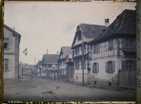 Image représentant France Alsace, Strasbourg, Geispolsheim : la rue paroisée près de l'Eglise