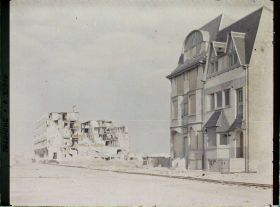 Image représentant Belgique, Westend, Ruines d'un hôtel et Villa reconstruite