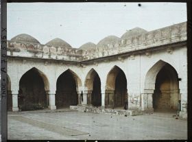 Image représentant Intérieur de la mosquée Noire (Kalan ou Kali Masjid)