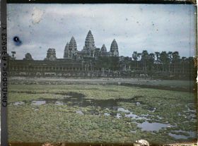 Image représentant La pyramide à trois niveaux formant le temple-montagne